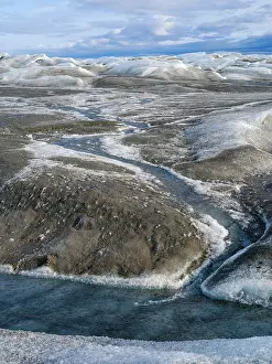 Sondre: Drainage system on the surface of the ice sheet