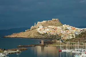 Castelsardo: Dramatic light over the old town of Castelsardo