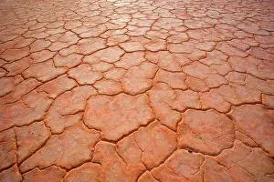 Creating: Dried-up earth - the hot sun in the Simpson Desert