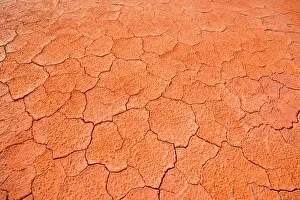 Creating: Dried-up earth - the hot sun in the Simpson Desert