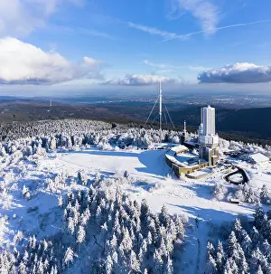 Mast: Drone shot, transmission mast of the Hessian radio