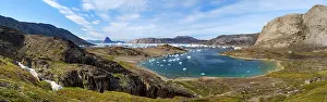 Fjord: Drygalski Peninsula, with icebergs in the Uummannaq Fjord