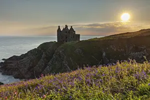 Ragged: Dunskey Castle - ancient tower house built on top