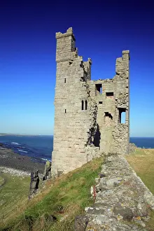 Dunstanburgh: Dunstanburgh Castle - Lilburn Tower and North Sea coastline