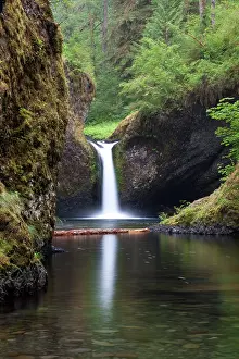 Hood: Eagle Creek waterfalls