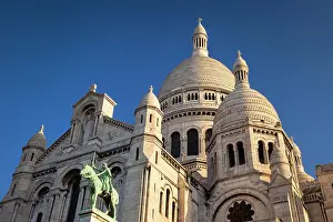 Paris: Early morning below Basilique du Sacre Coeur