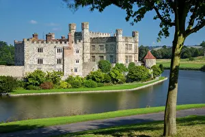 Traveller: Early morning at Leed's Castle, Maidstone, Kent