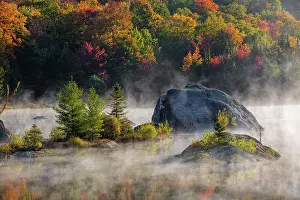 Lakeland: Early morning mist on lake in Autumn, West Bolton