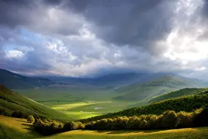 Piano: Early morning over the Piano Grande, Monti