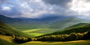 Piano: Early morning over the Piano Grande, Monti