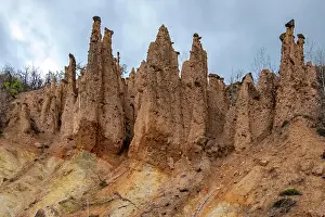 Pyramid: Earth pyramids or towers, ?avolja varo?, Kur?umlija