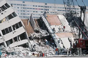 Earthquake: EARTHQUAKE - Apartment complex