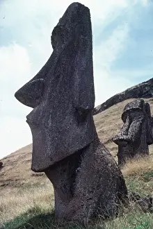 Easter: EASTER ISLAND - Statue, Outside Crater