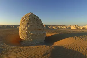 Arabian: Egypt, White Desert, bizarre sandstone cliffs, Middle