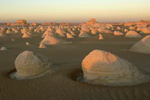 Arabian: Egypt, White Desert, bizarre sandstone cliffs, Middle