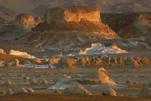 Cliffs: Egypt, White Desert, bizarre sandstone cliffs, Middle