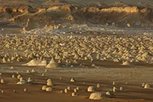 Cliffs: Egypt, White Desert, bizarre sandstone cliffs, Middle