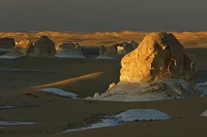 Sandstone: Egypt, White Desert, bizarre sandstone cliffs, Middle