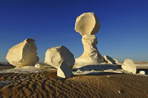 Sandstone: Egypt, White Desert, bizarre sandstone cliffs, Middle