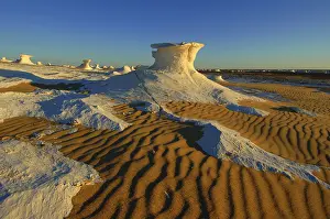 Sandstone: Egypt, White Desert, bizarre sandstone cliffs, Middle
