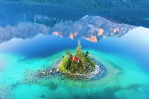 Mirror: Eibsee lake with Sch&, x1ae8a9;chl Island and water