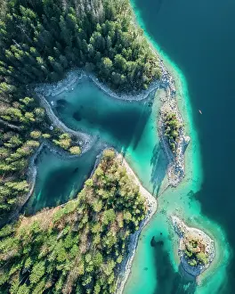 Garmisch: Eibsee lake, shore area with bays and small islands
