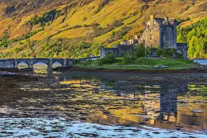 Kyle: Eilean Donan Castle - historic ruin located within