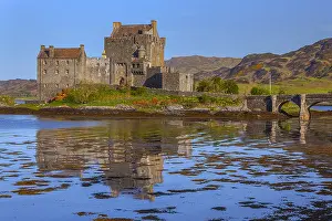 Kyle: Eilean Donan Castle - historic ruin located within