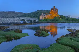 Kyle: Eilean Donan Castle - lighted up historic ruin located