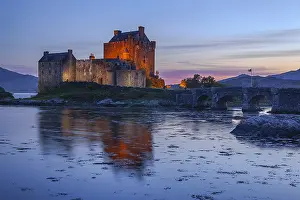 Kyle: Eilean Donan Castle - lighted up historic ruin located