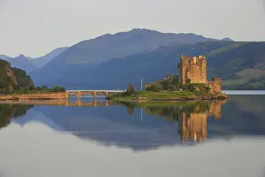 Castle: Eilean Donan Castle, Scotland, Great Britain
