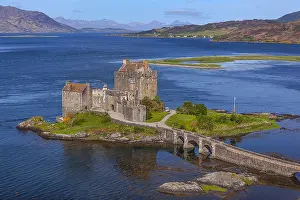 Kyle: Eilean Donan Castle - view from above onto famous