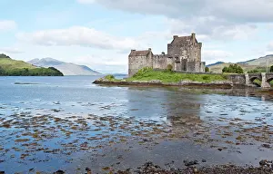 Lochs: Eilean Donan Castle - Western Highlands - Scotland