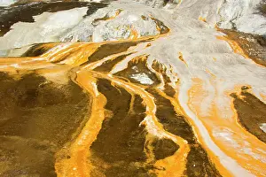 Orakei: Emerald Terrace - colourful silica terrace formed