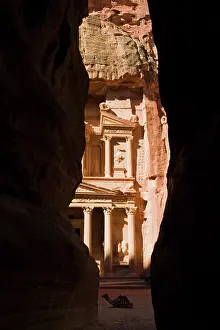 Hidden: The end of the Siq gorge, The Treasury