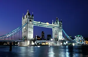 Positive: England, London, Tower Bridge