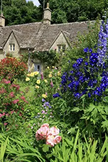 Bibury: English Country Cottage - and garden