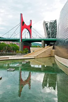 Walkway: Entrance to the Guggenheim Museum in Balboa