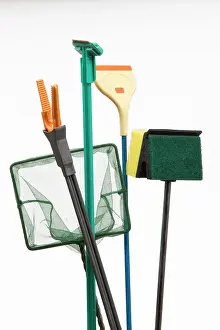 Tanks: Equipment used in for cleaning fish tanks