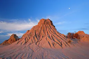 Lunette: Eroded pinnacles - of the lunette Walls of China
