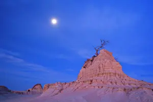 Lunette: Eroded pinnacles - of the lunette Walls of China