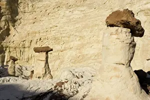 Paria: Erosion - Toadstools, also called Hoodoos, in the