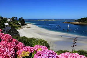Department: Estuary of the Aber Benoit into the Atlantic, beach