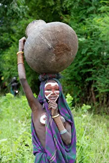 Amphora: Ethiopia - young surma girl: tribe of south west