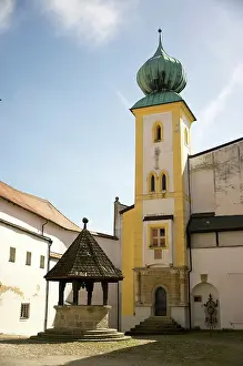 Onion: Europe, Germany, Bavaria, Passau, courtyard