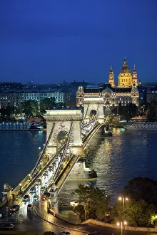 Auto: Europe, Hungary, Budapest, Chain Bridge