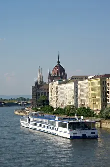 Riverboat: Europe, Hungary, Budapest, riverboat on