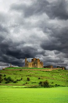 Dennis: Europe, Ireland, County Tipperary. Ruins