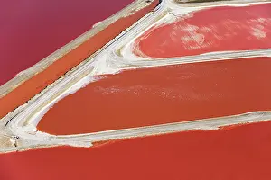 Extraction: Evaporation ponds for the commercial extraction