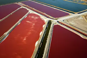 Extraction: Evaporation ponds for the commercial extraction
